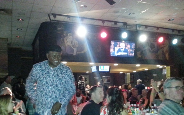 Comedy legend brings laughter to Yongsan troops
