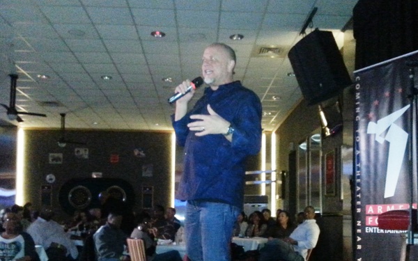 Comedy legend brings laughter to Yongsan troops