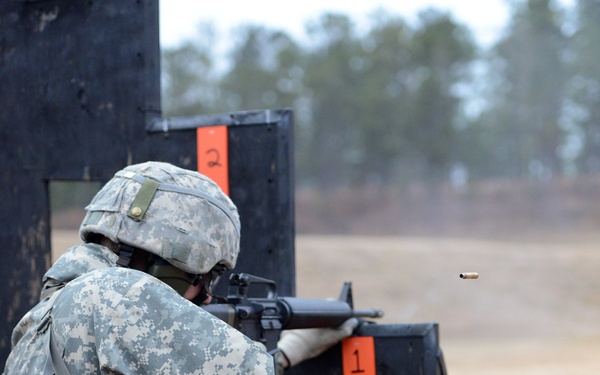 Illinois soldiers compete at 2014 US Army Small Arms Championships