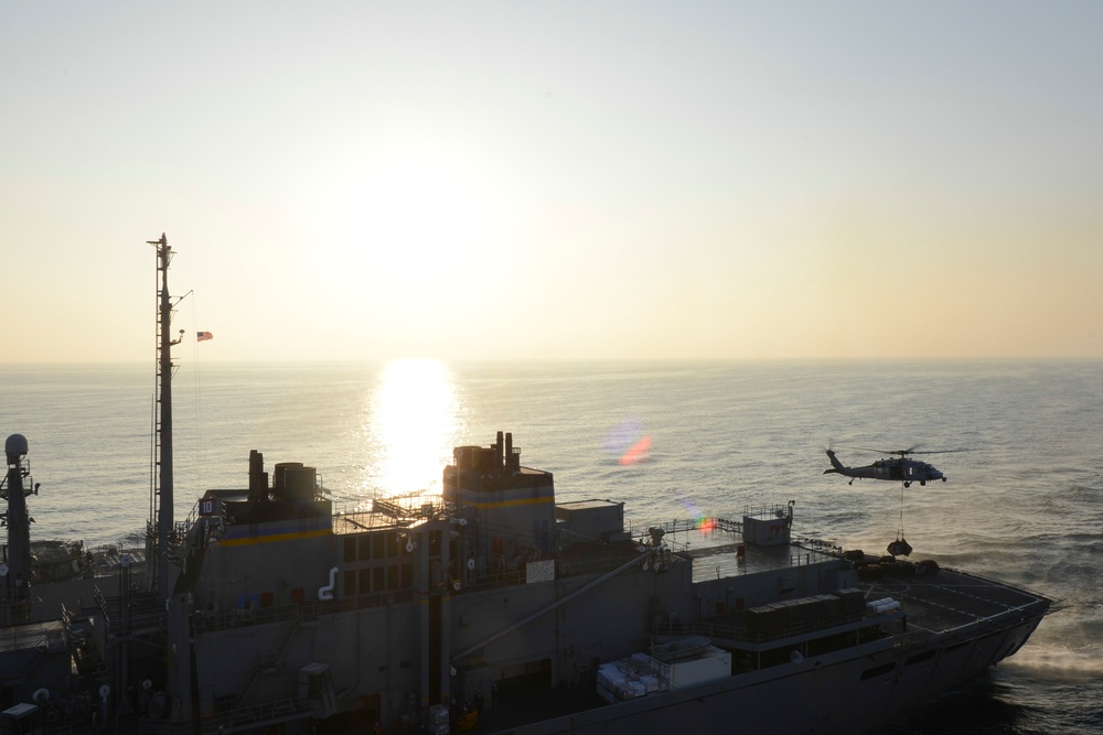 Helicopter Sea Combat Squadron 22 cargo lift