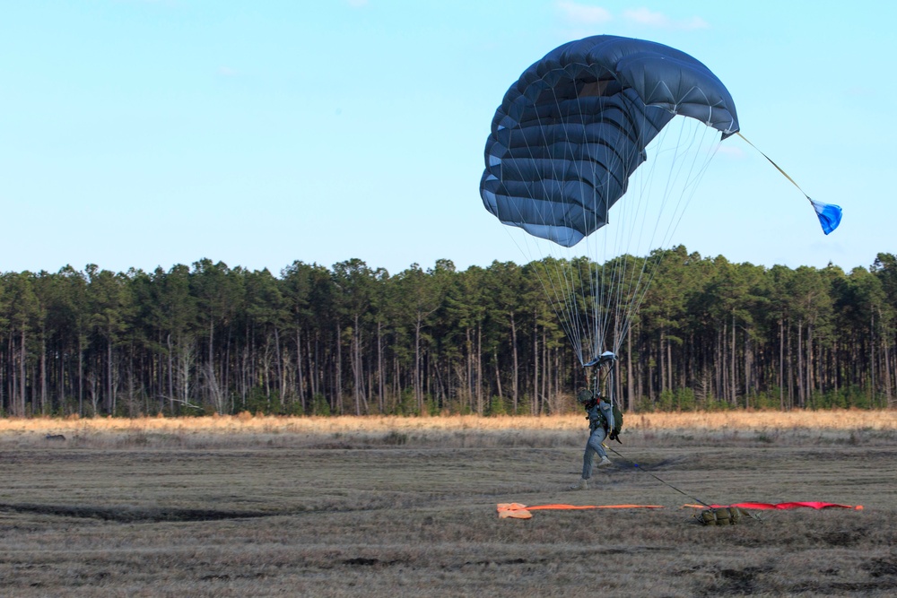 22nd MEU force recon conducts jump training