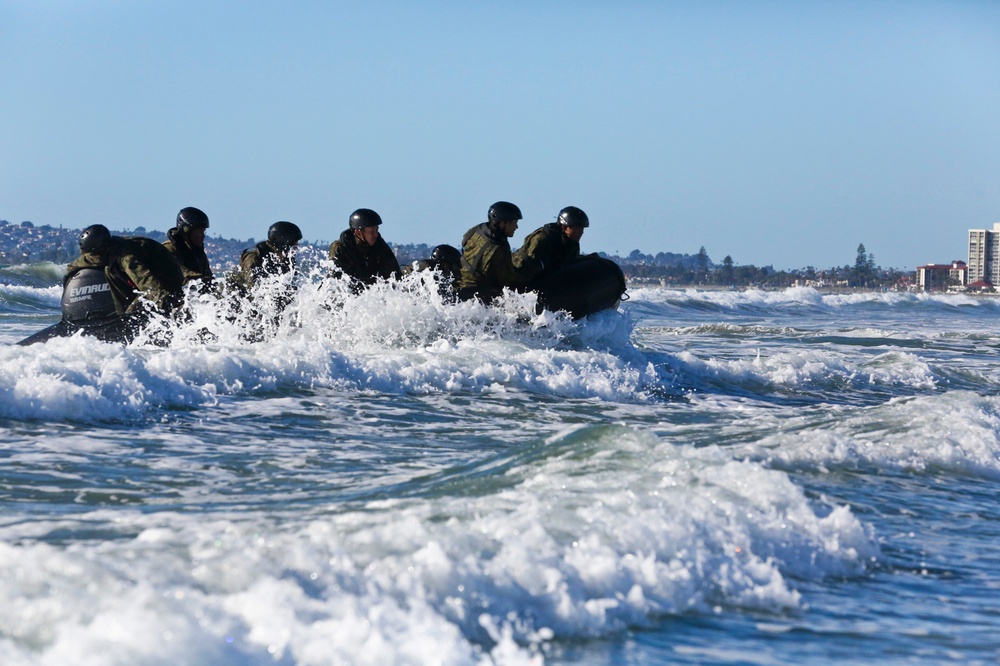 Marines, JGSDF train in amphibious raids