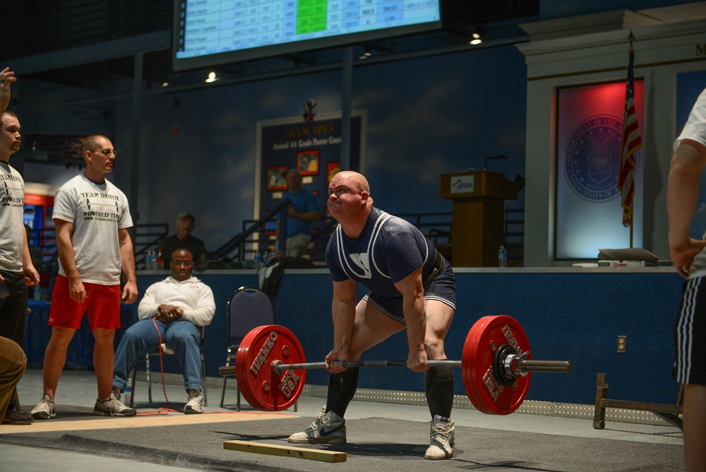 DVIDS News Guardsman breaks state powerlifting record and