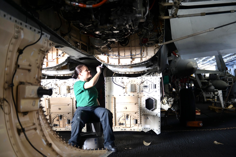 F/A-18E Super Hornet maintenance