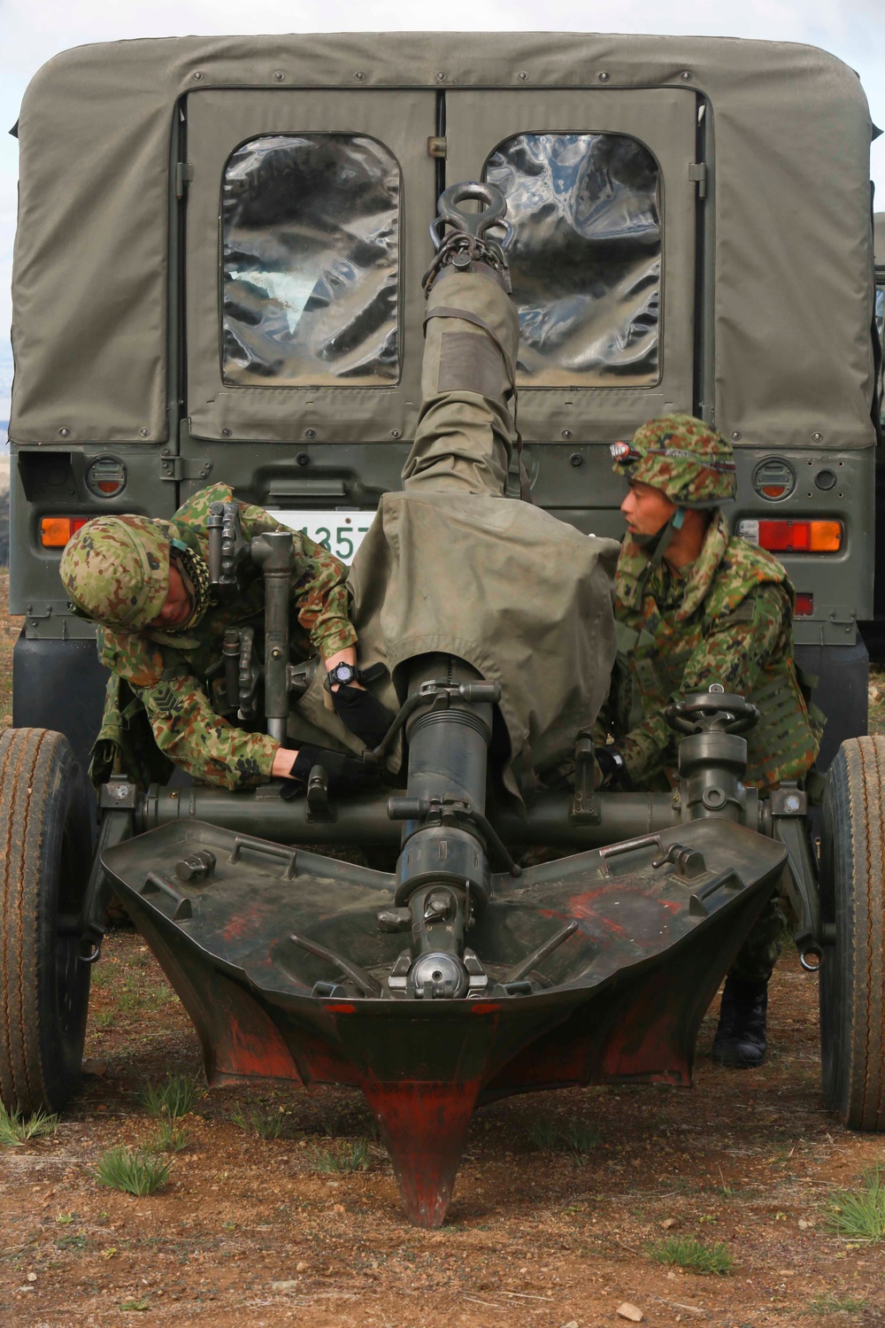 Marines, JGSDF fire mortars
