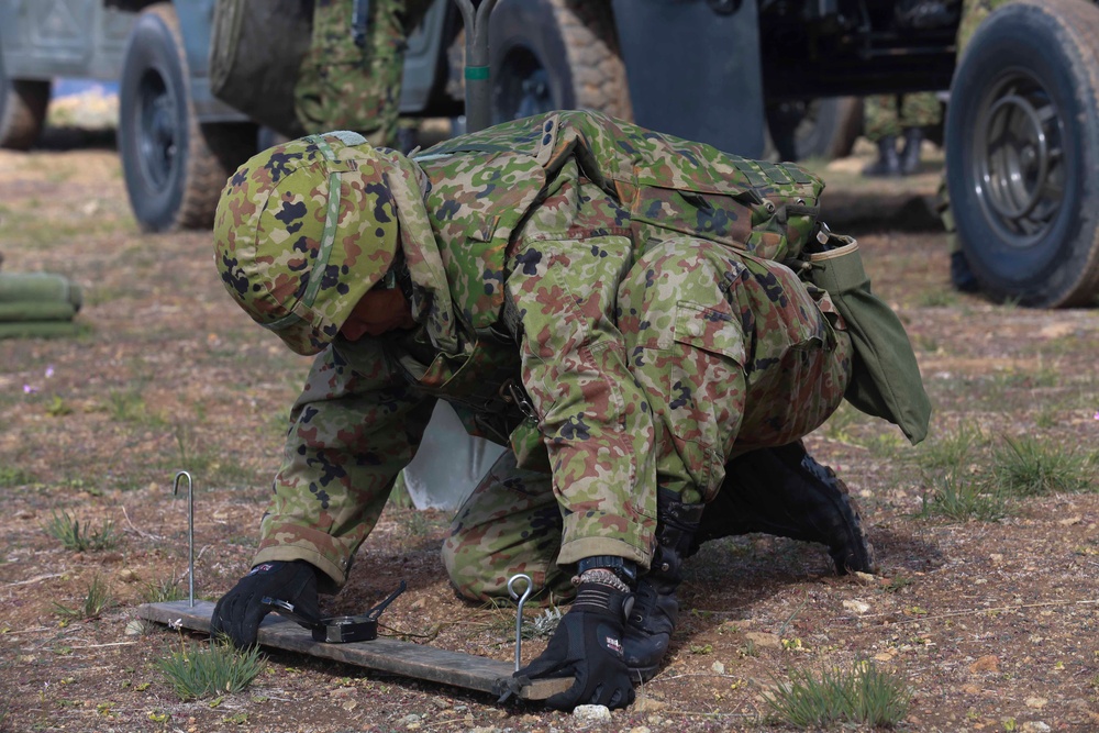 Marines, JGSDF fire mortars