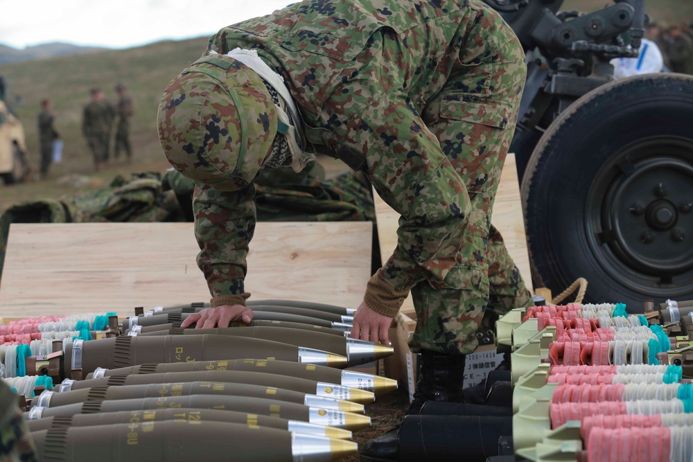 Marines, JGSDF fire mortars