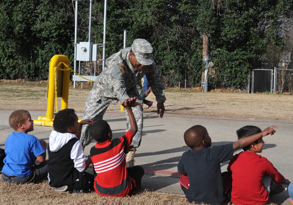 Sustainment soldiers, East Ward Elementary combine for Club Days