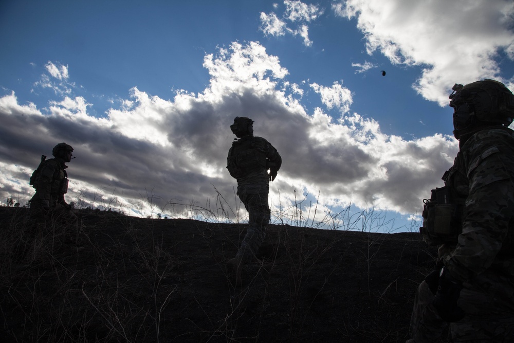 DVIDS - Images - Rangers throw grenades on demo range [Image 3 of 3]