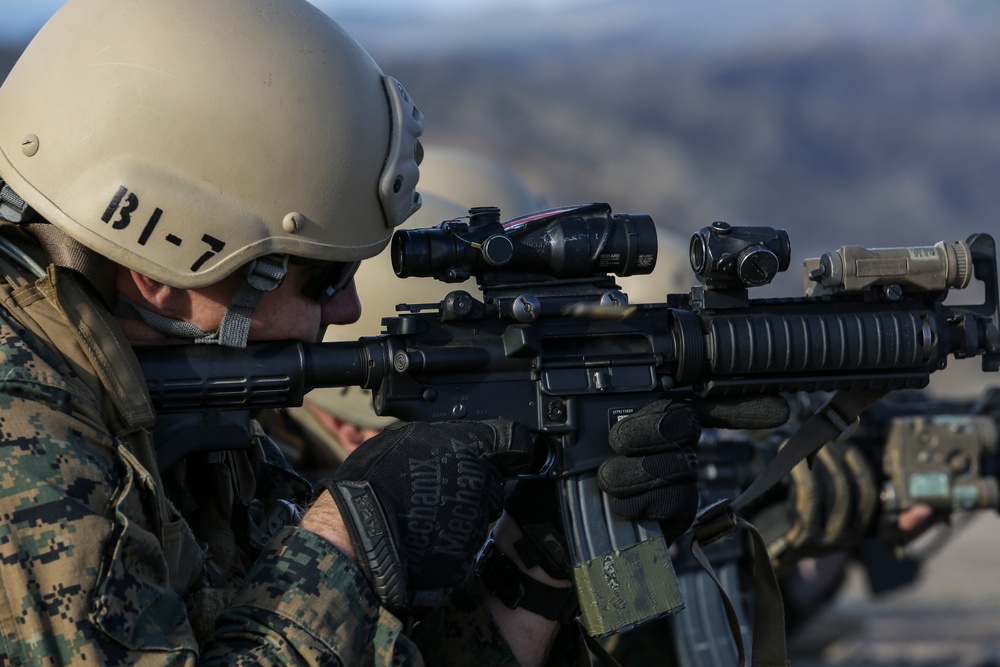Marines train JGSDF on immediate-action drills