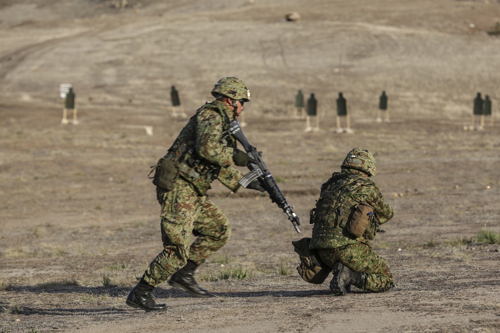 Marines train JGSDF on immediate action drills