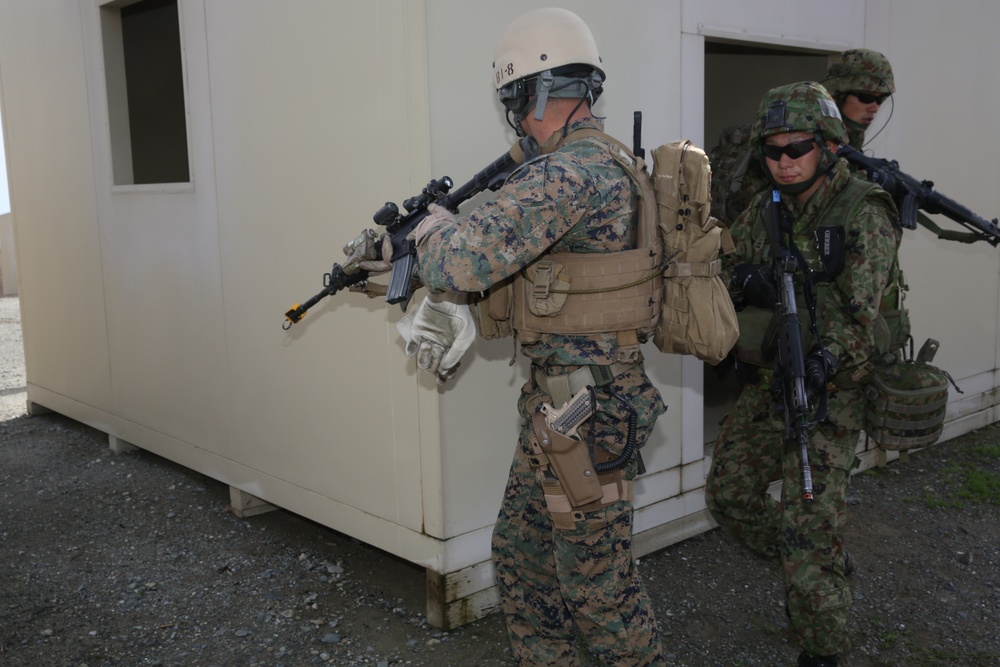 Marines train JGDSF in urban raids