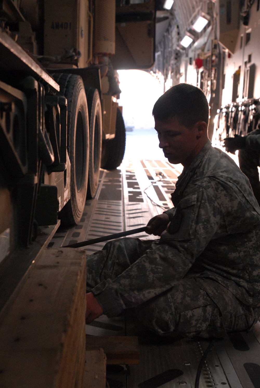 371st soldiers conduct cargo operations for Southwest Asia