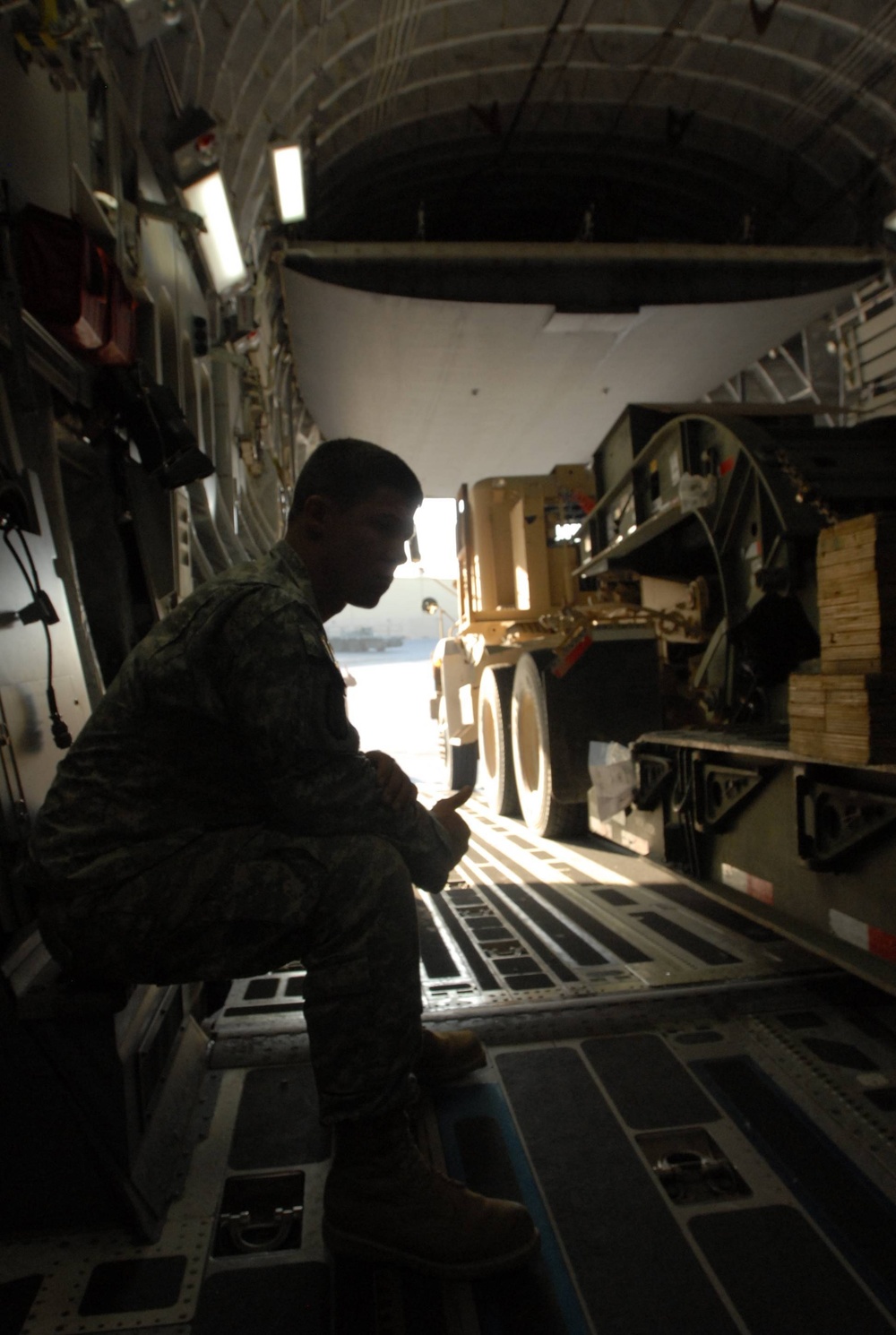 371st soldiers conduct cargo operations for Southwest Asia