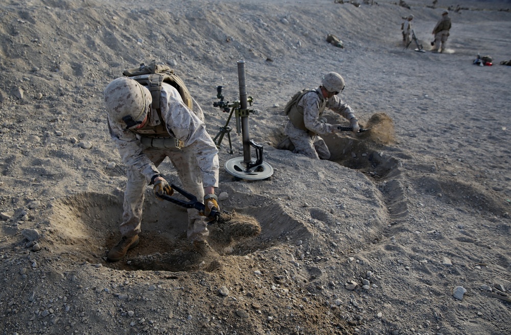 1/7 Marines utilize helicopters during live-fire assault