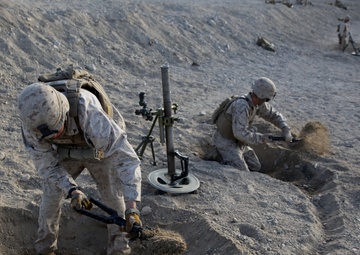 1/7 Marines utilize helicopters during live-fire assault