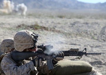 1/7 Marines utilize helicopters during live-fire assault