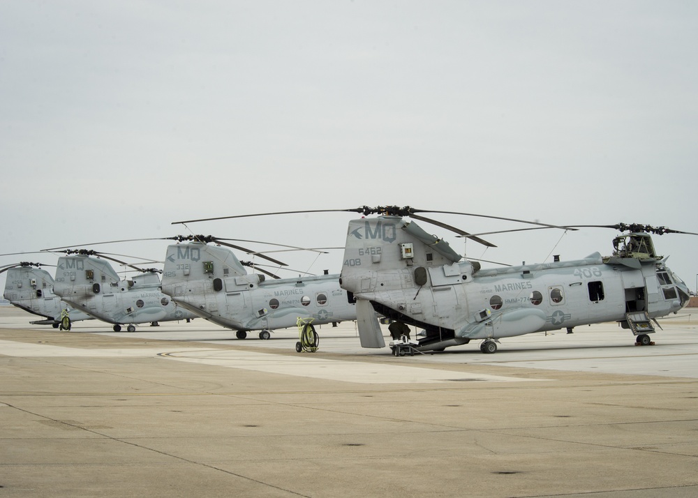 CH-46E flight line formation