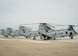 CH-46E flight line formation