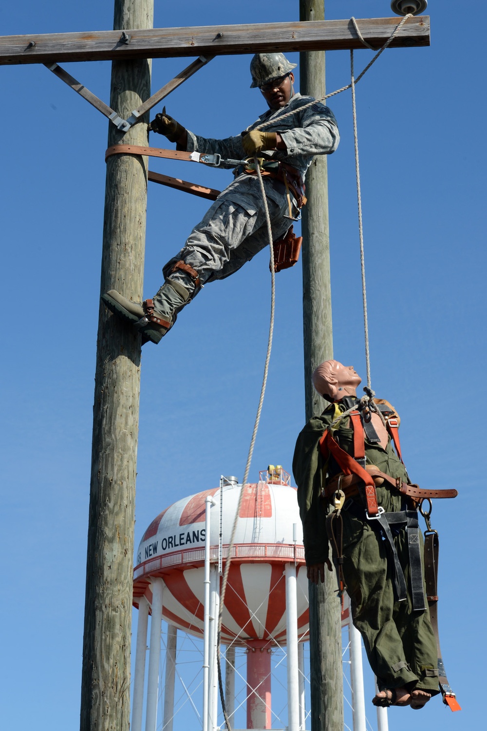 159th Fighter Wing Civil Engineering Squadron conducts consolidated single man rescue training