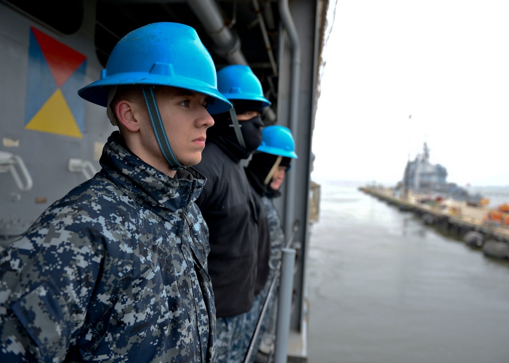 USS Gunston Hall activity