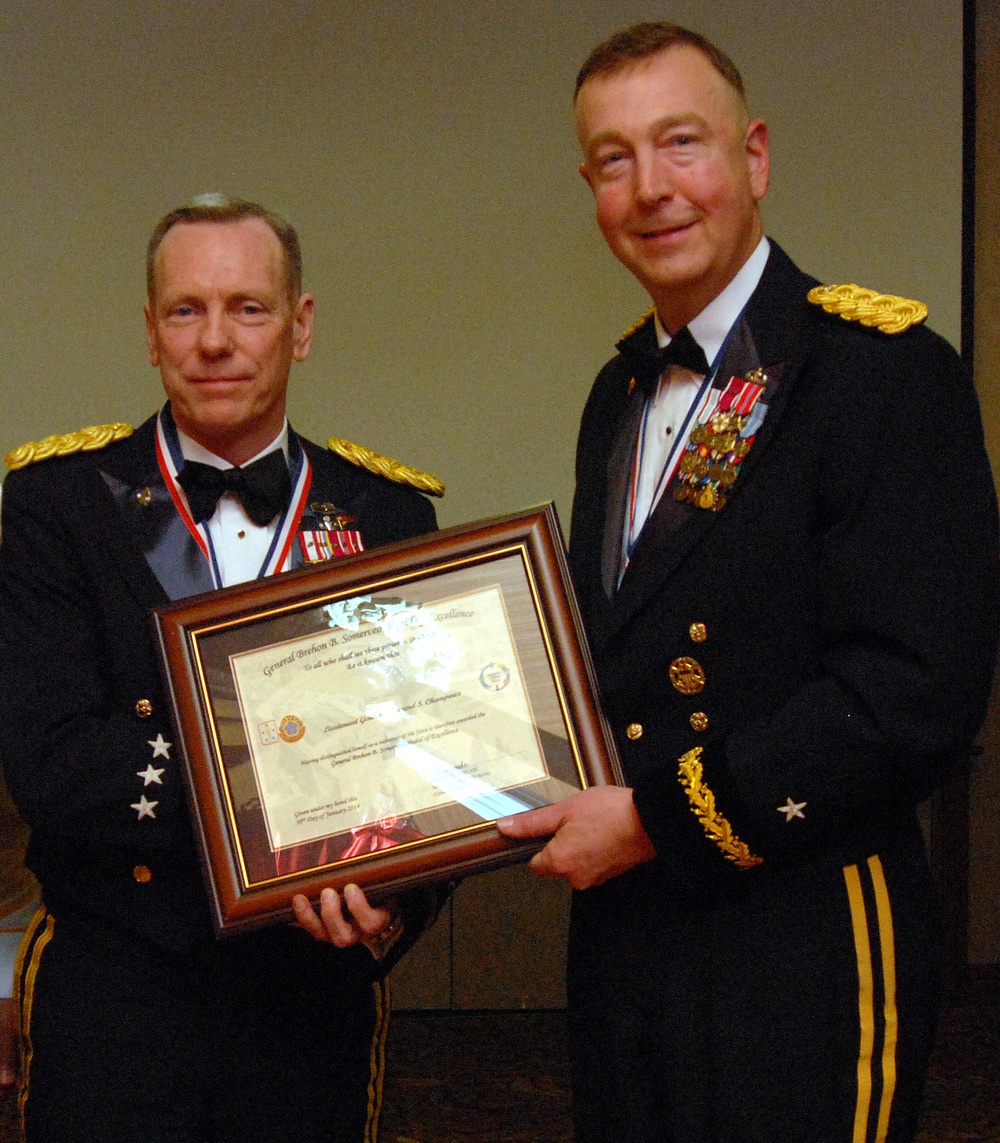 Eighth Army commander receives Gen. Brehon B. Somervell Medal of Excellence award