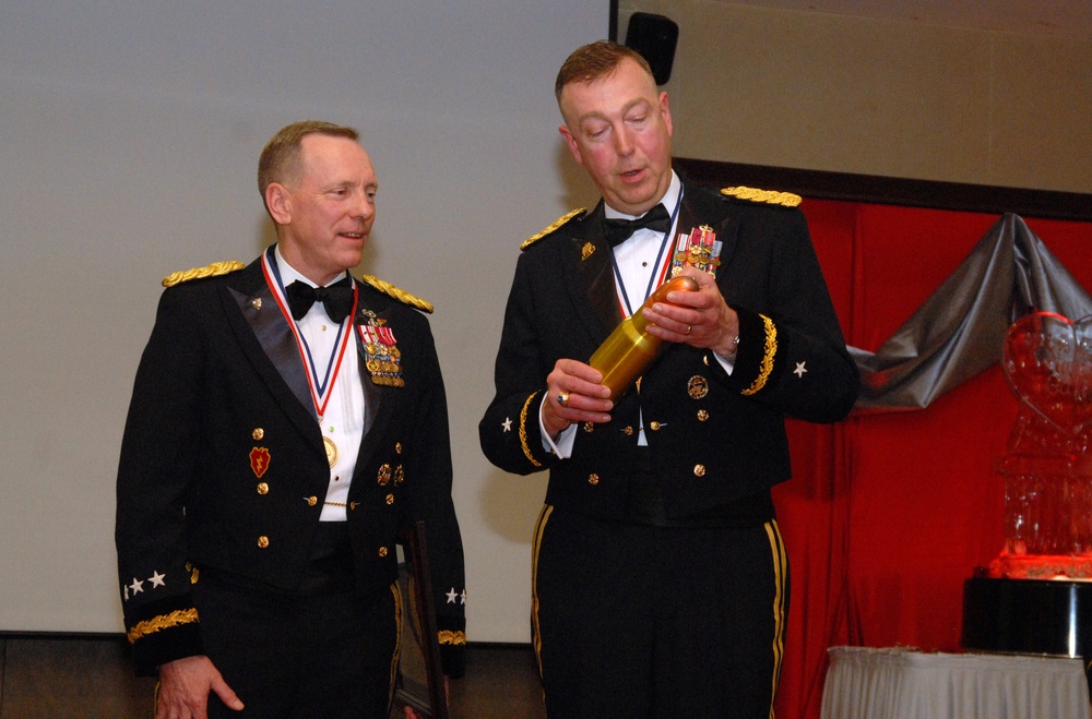 Eighth Army commander attends 19th ESC Winter Ball