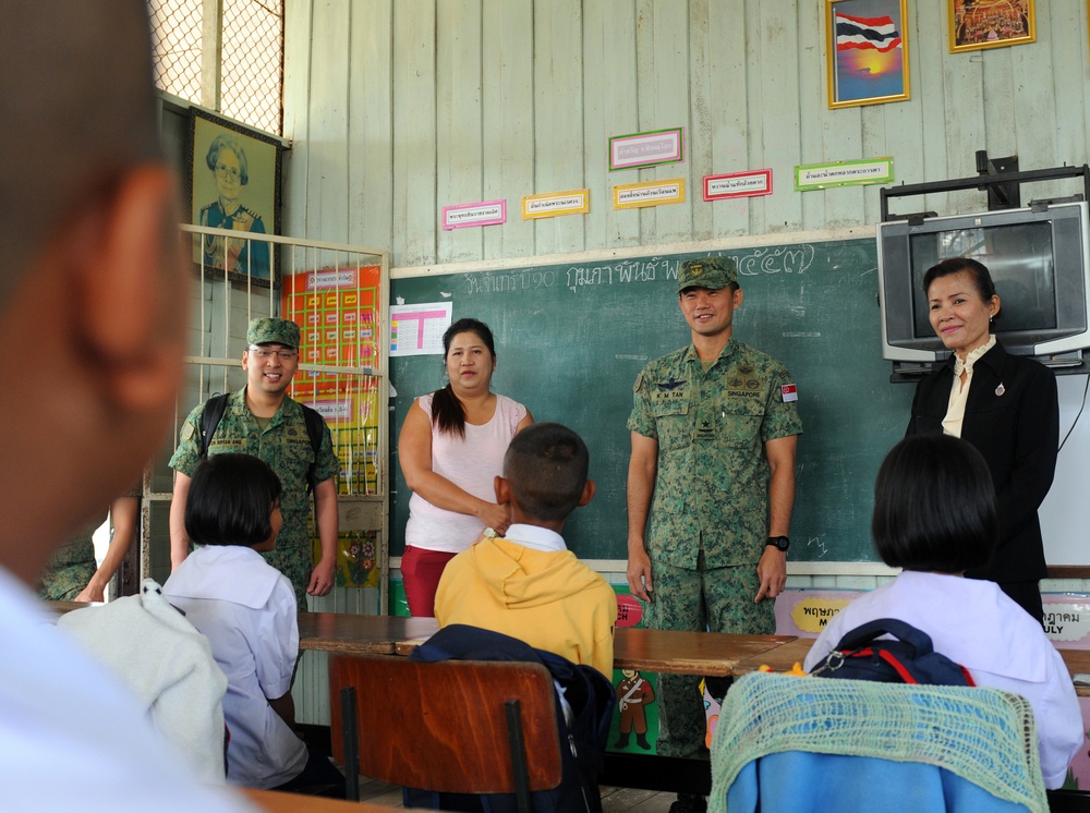 Singapore army general visits troops, students during Cobra Gold 14