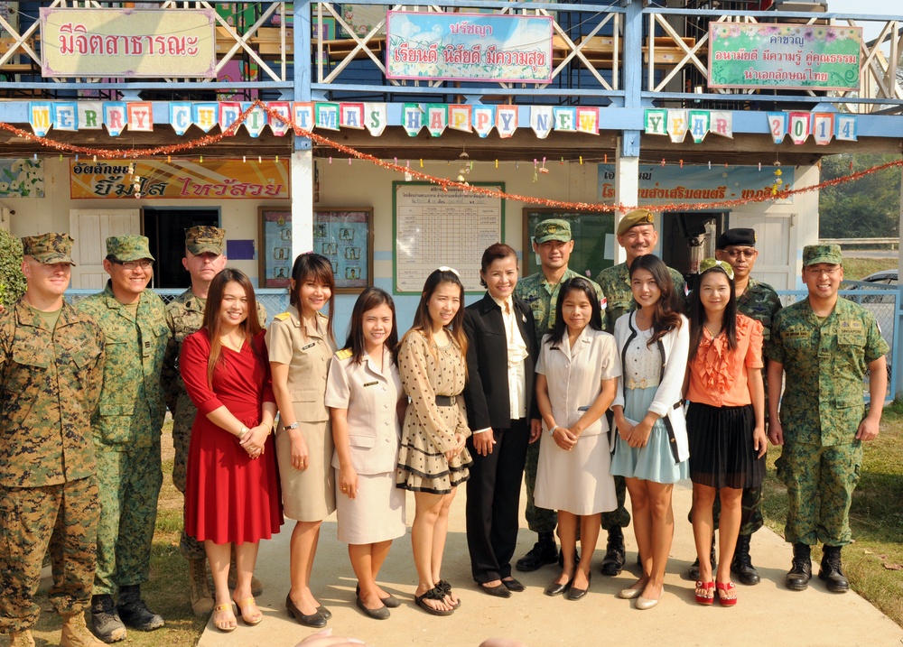 Singapore army general visits troops, students during Cobra Gold 14
