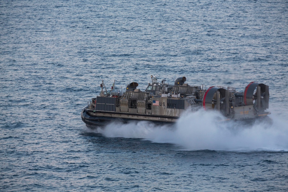 Amphibious Assault Unit 4 Landing Craft, Air Cushion Operations