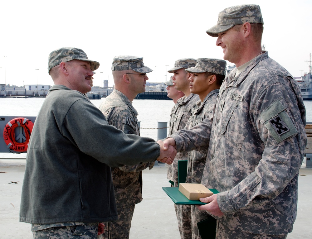 807th MC senior leaders visit soldiers in Kuwait