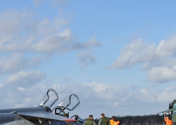 Belgian Alpha Jets land for fuel at GK