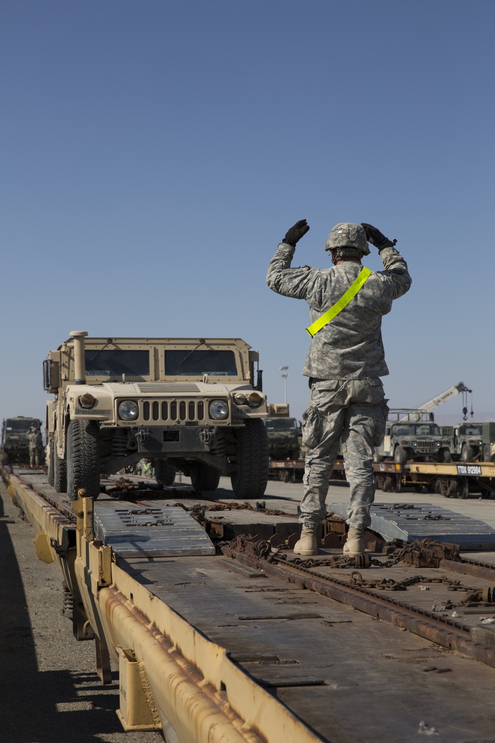 Marines train with soldiers in railway operations