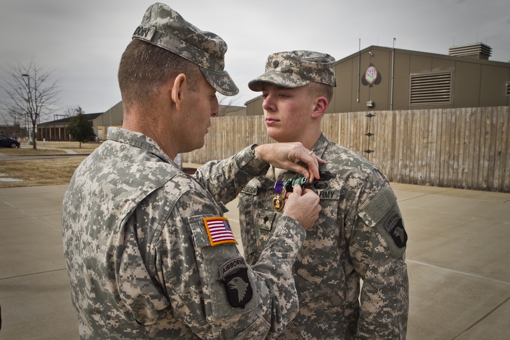 Currahee soldier receives ARCOM with Valor, Purple Heart