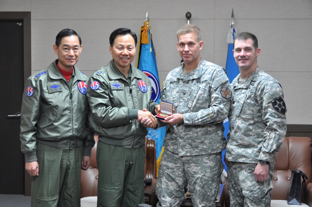 Yongsan, K-16 sign sporting agreement with ROK