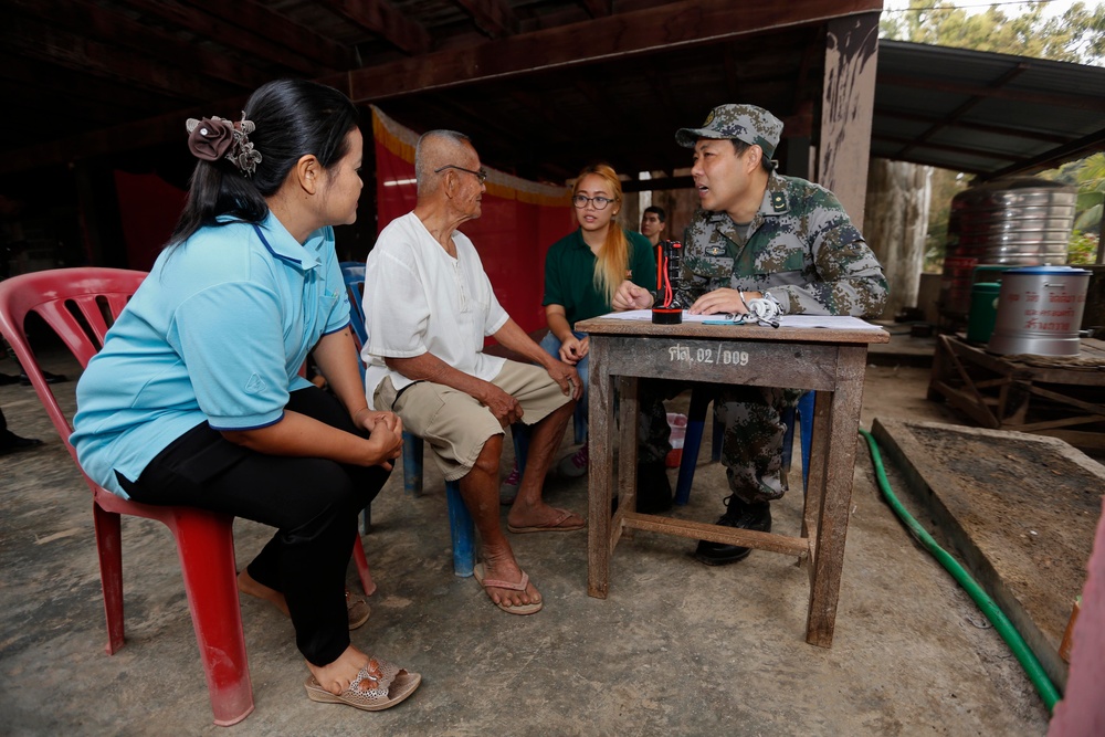 Thai children, families receive medical care during Cobra Gold 2014