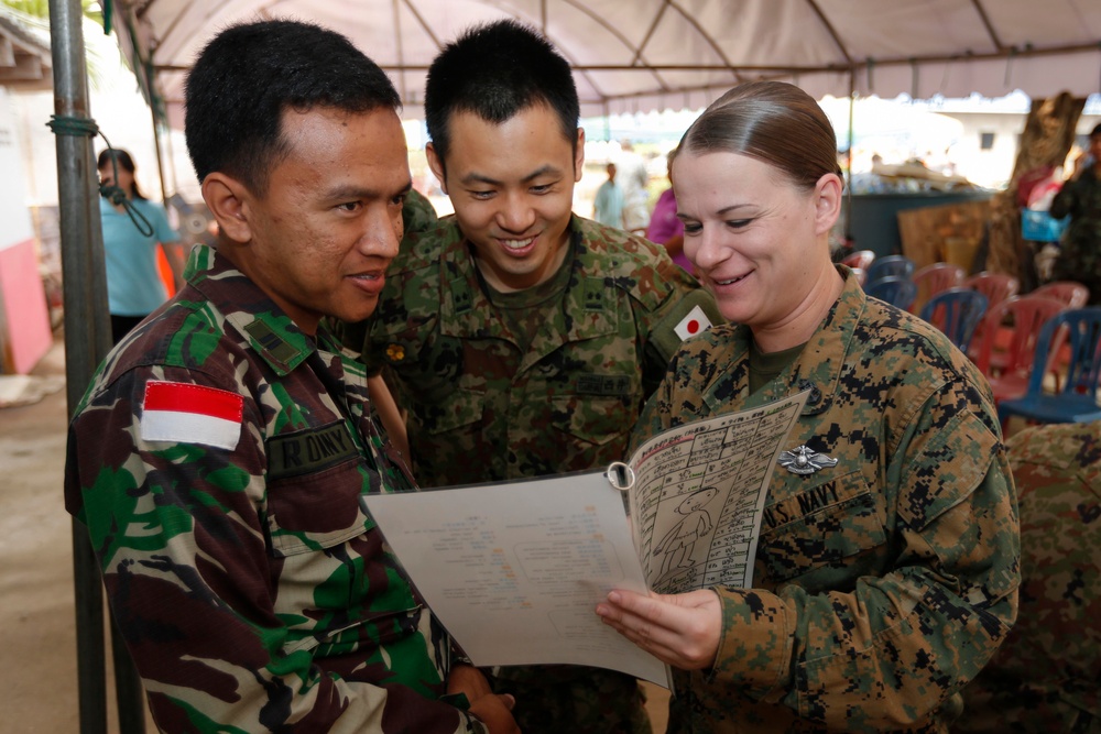 Thai children, families receive medical care during Cobra Gold 2014