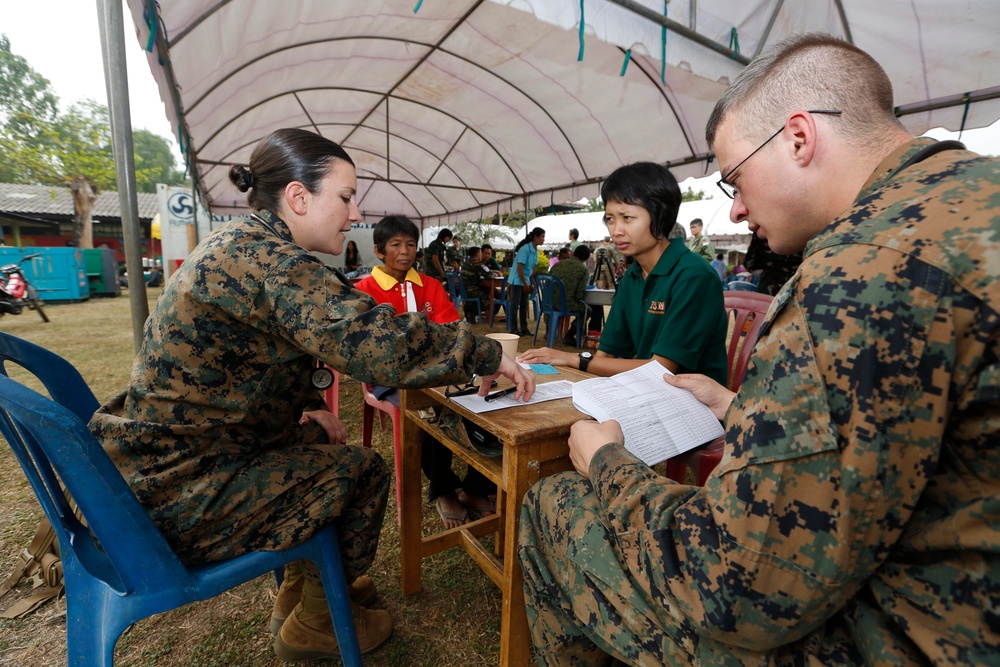 Thai children, families receive medical care during Cobra Gold 2014