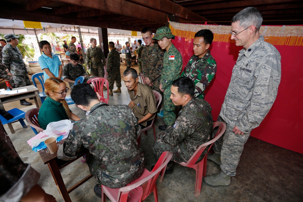 Thai children, families receive medical care during Cobra Gold 2014
