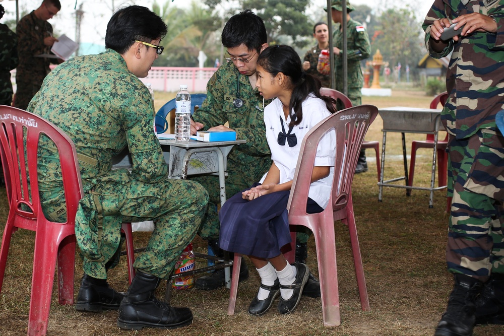 Thai children, families receive medical care during Cobra Gold 2014