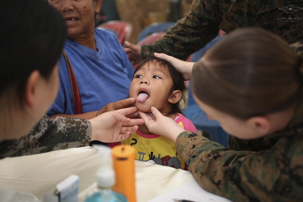 Thai children, families receive medical care during Cobra Gold 2014
