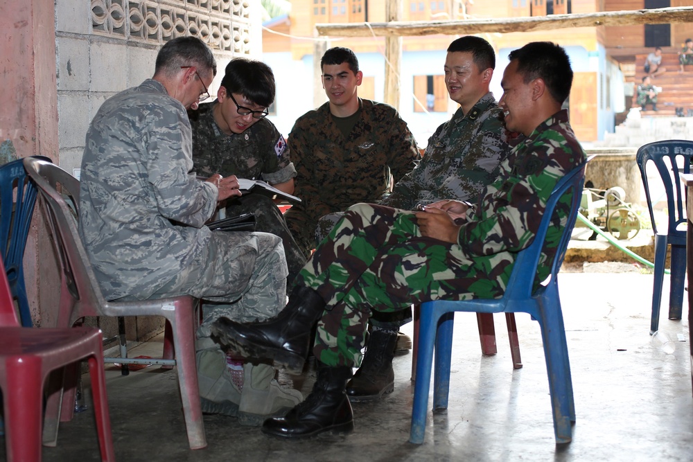 Thai children, families receive medical care during Cobra Gold 2014