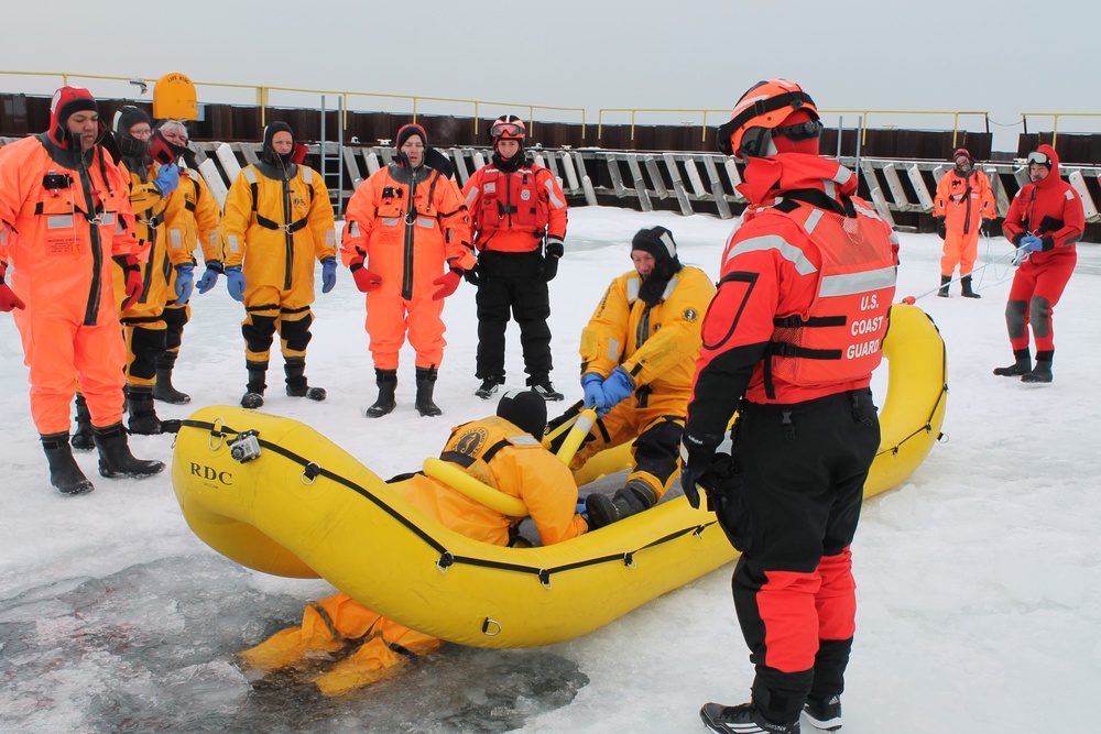 Joint-agency ice rescue training in Milwaukee