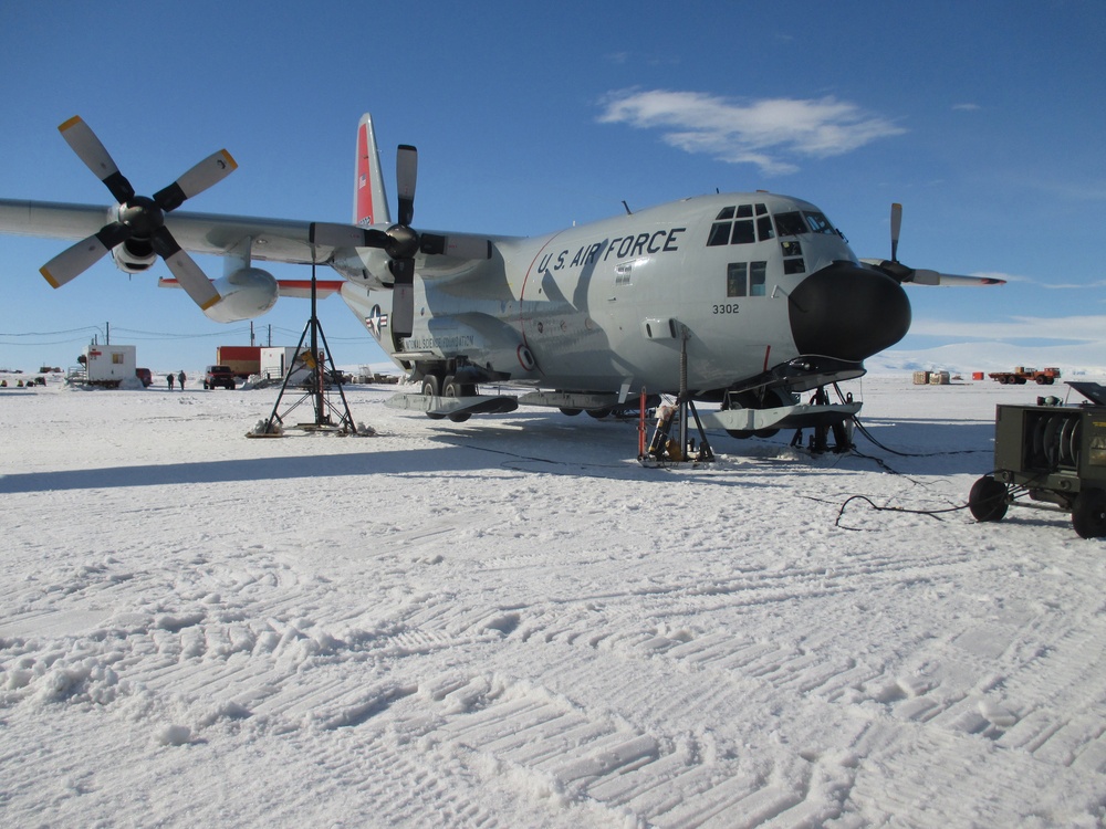 109th Airlift Wing ends 2013-2014 Antarctic season with mission to move more than 1,100 people from ice