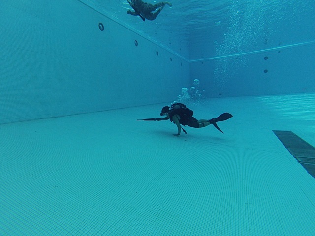 Divers from Coast Guard Cutter Kukui