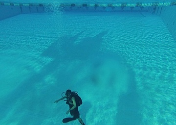 Divers from Coast Guard Cutter Kukui
