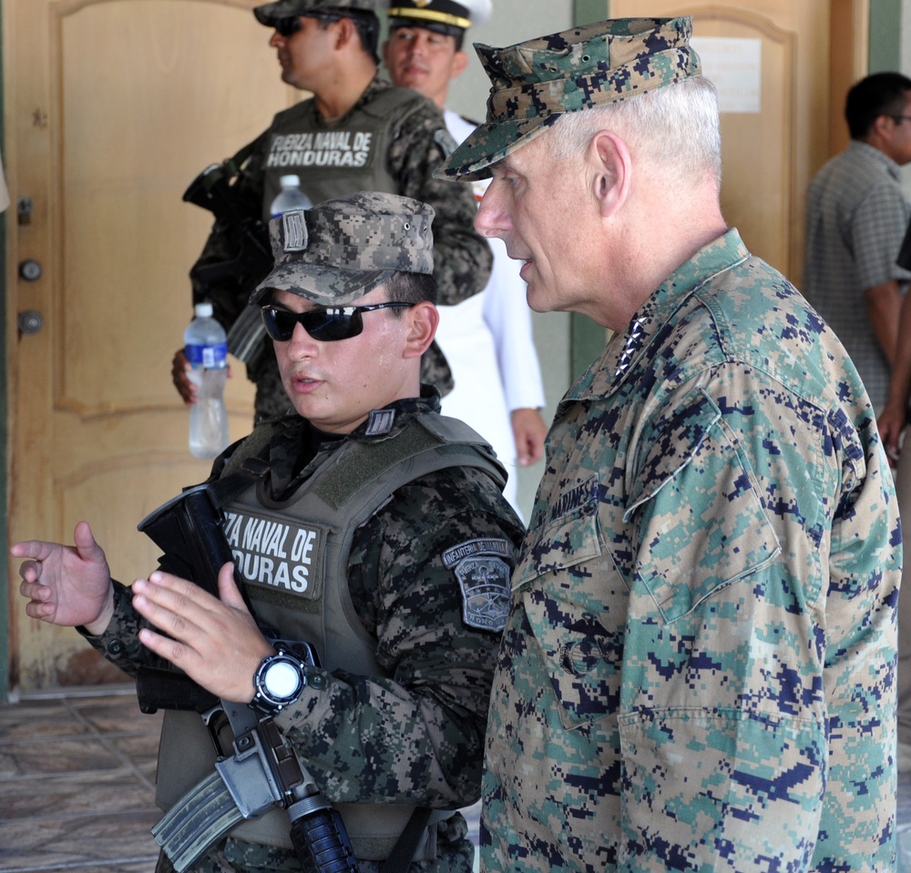 USSOUTHCOM commander visits Honduran military installations