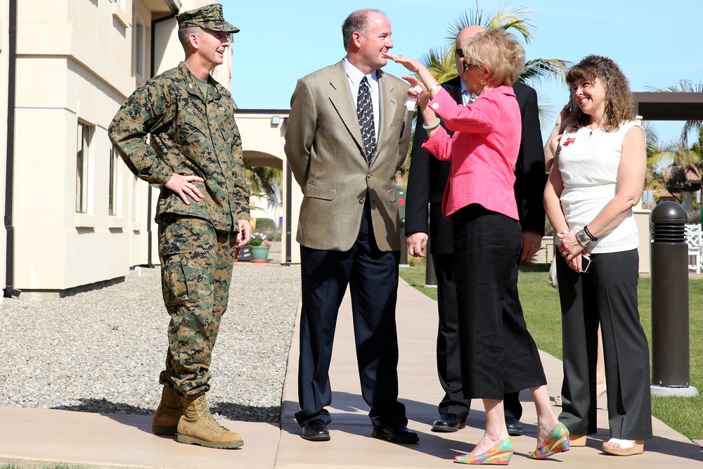 First Lady of the Marine Corps honors Miramar Inn