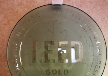 First Lady of the Marine Corps honors Miramar Inn