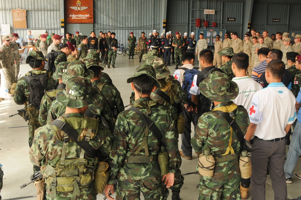 Thai, U.S. Soldiers Prepare for Strategic Air Drop